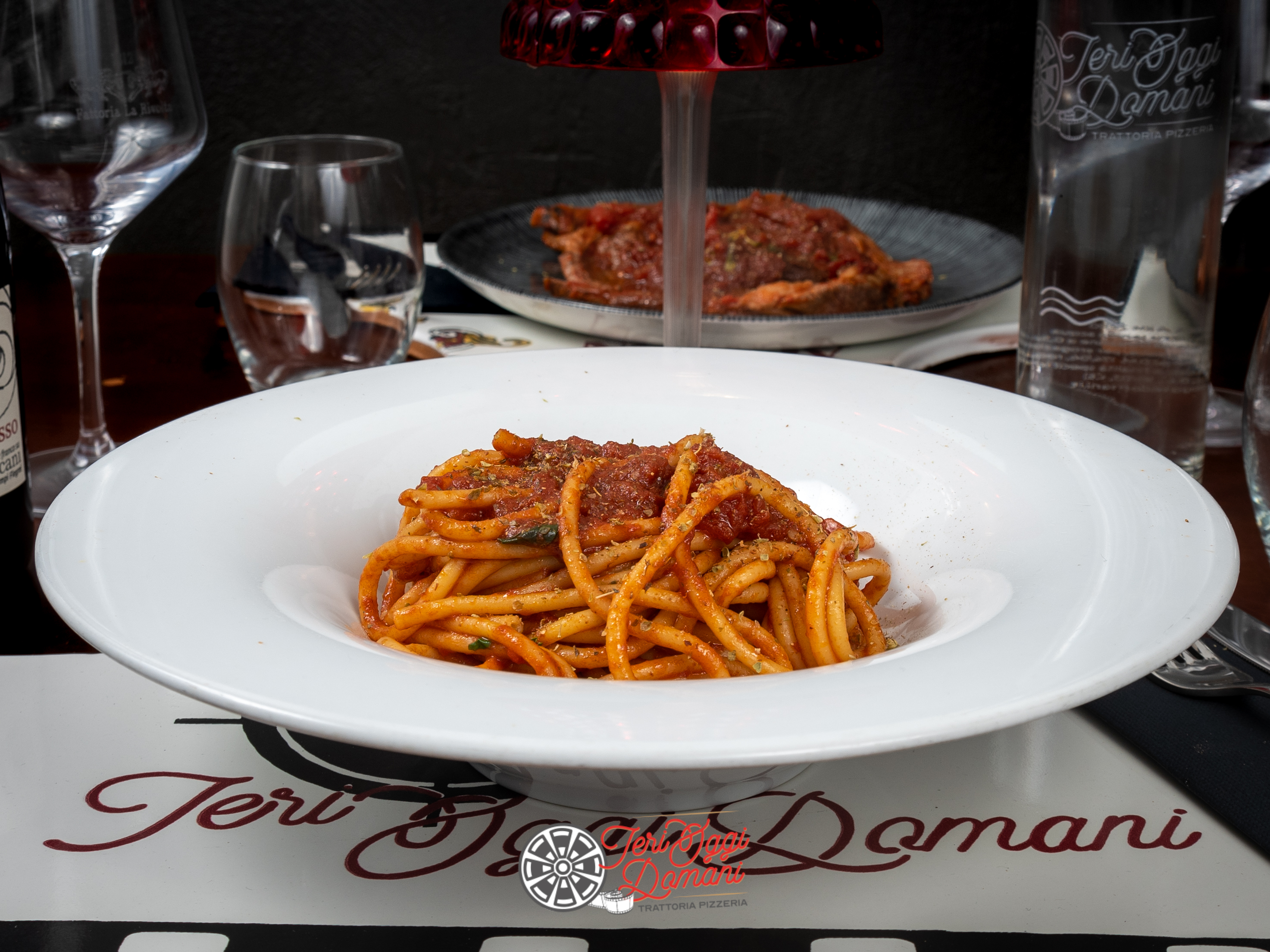 Bucatini con carne alla pizzaiola 
