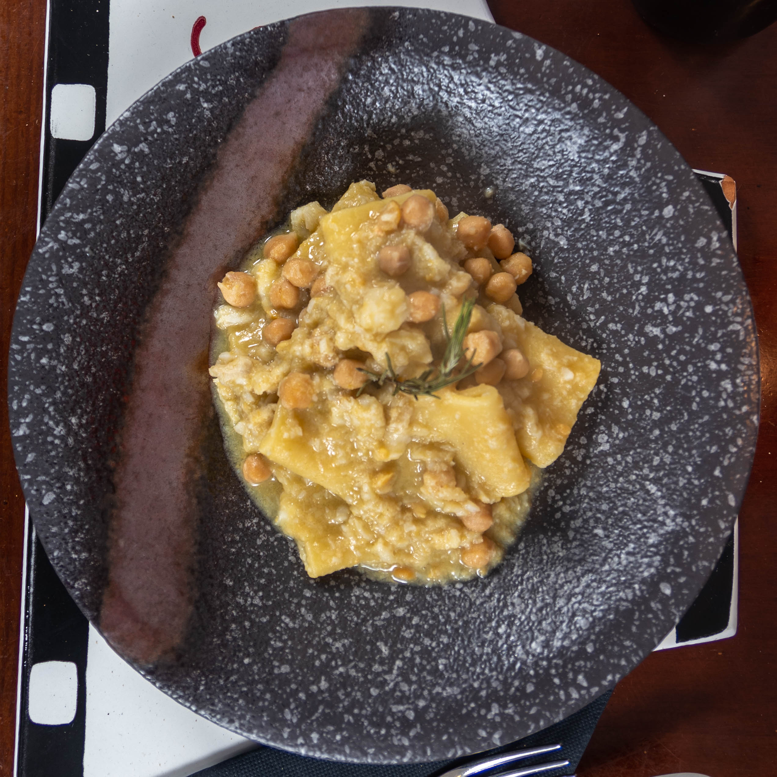 _dsc58811 image _dsc58811 Paccheri freschi con baccalà, rosmarino, ceci e crema di ceci: la ricetta dello chef Antonio Castellano | Ieri Oggi Domnai